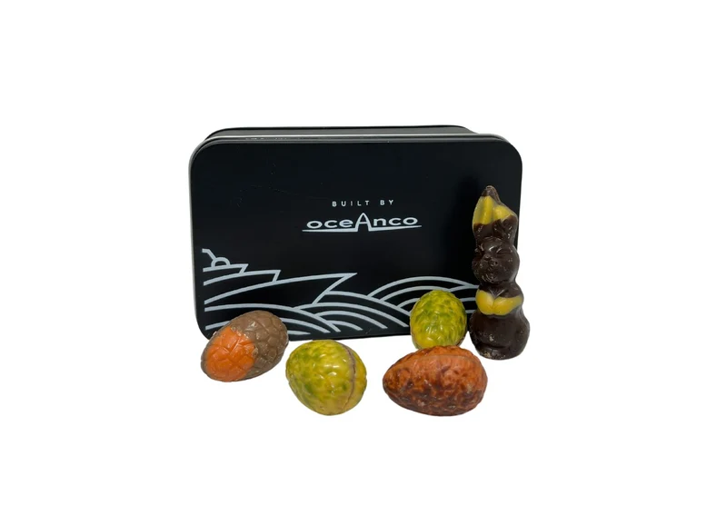 Mat zwart blikje met Luxe Paaschocolade