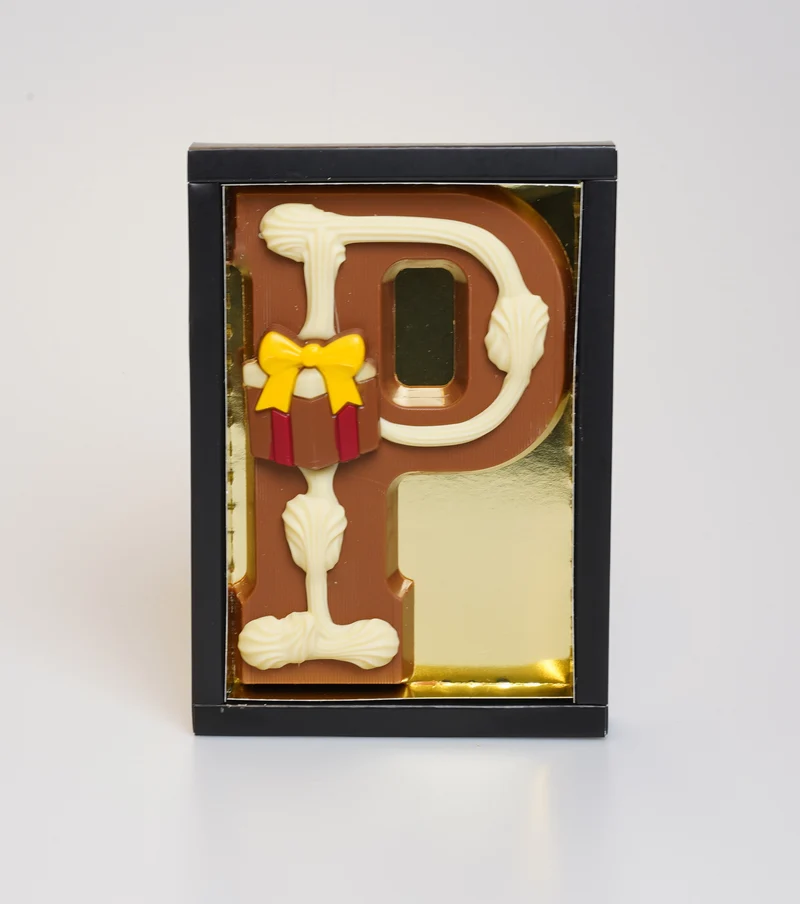 Luxe Gedecoreerde Melk Chocolade Letter P 240 Gram