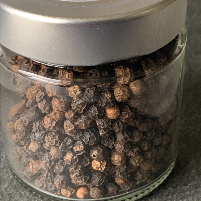 Zwarte Sulawesi peper