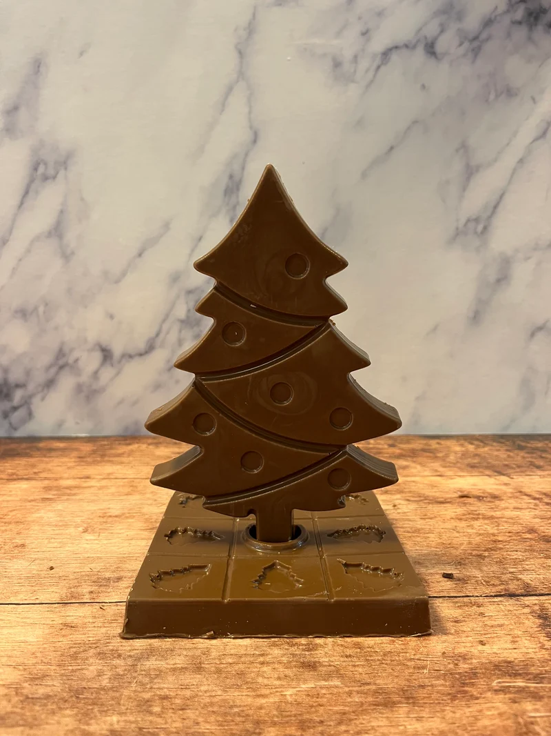 Chocolade kerstboom op voet