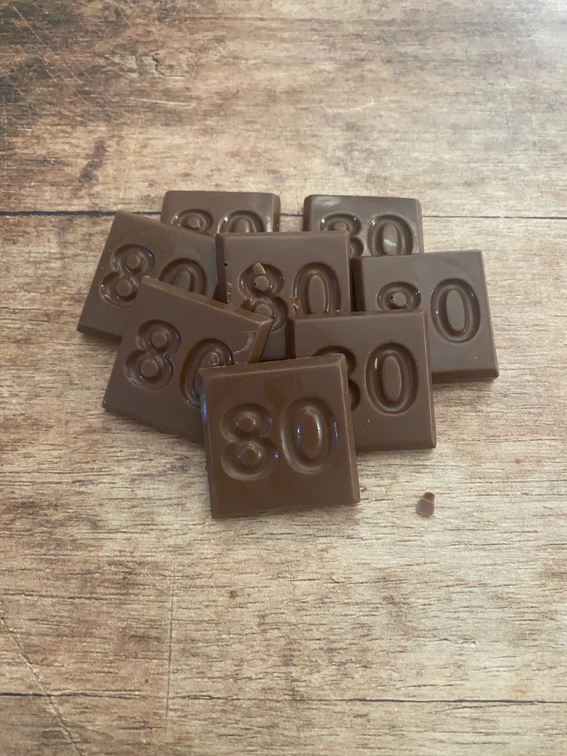 80 jaar / cijfer chocolaatjes 32 stuks
