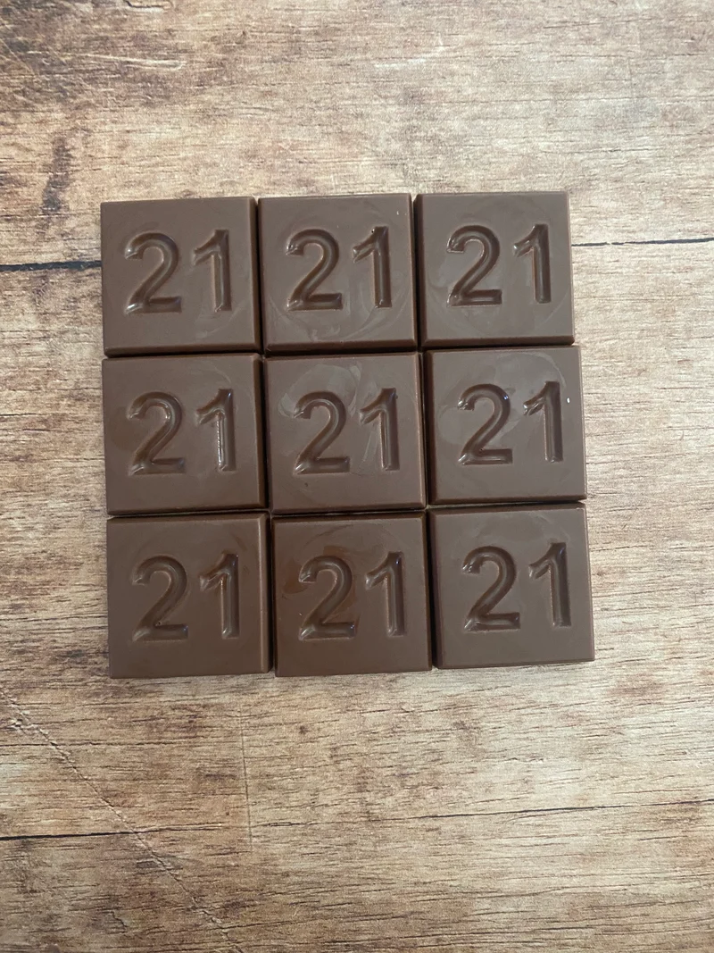 21 jaar / cijfer chocolaatjes 32 stuks