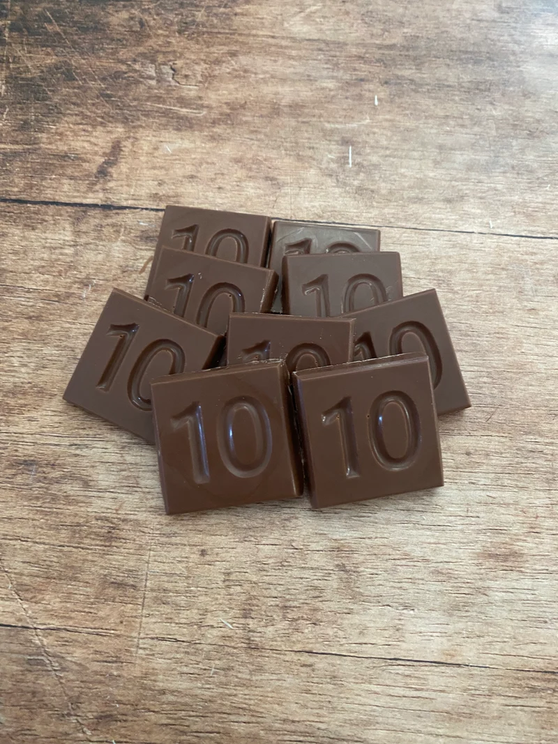 10 jaar / cijfer chocolaatjes 32 stuks