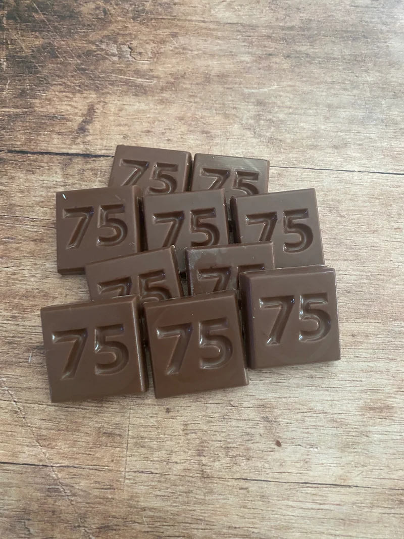 75 jaar / cijfer chocolaatjes 32 stuks