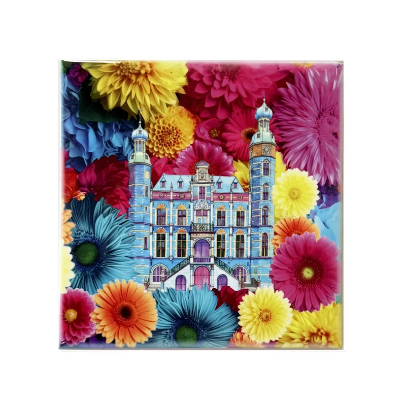 Keramisch tegeltje Venlo Stadhuis met bloemen — 11×11 cm