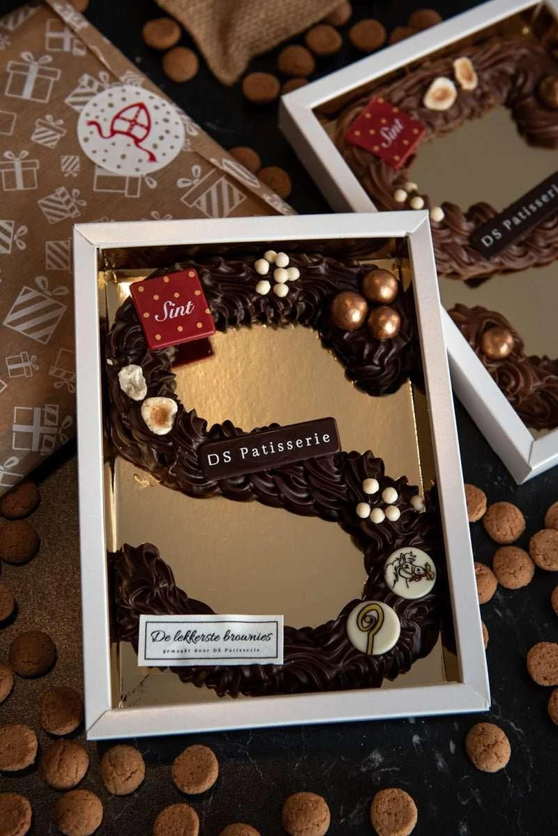 Handgespoten chocoladeletter puur (ALLEEN AFHALEN)