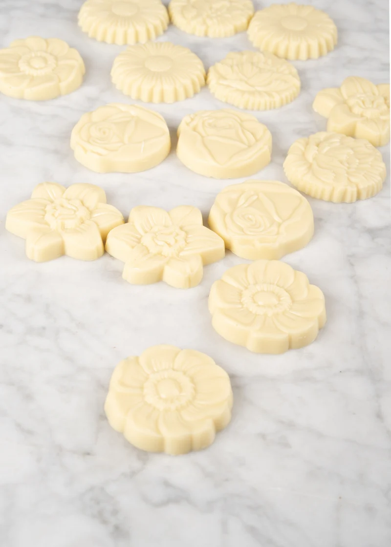 Bloemetjes witte chocolade 150g