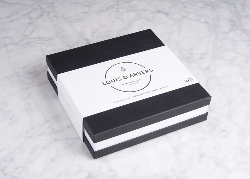 Louis d'Anvers: Luxedoos chocolade pralines met marsepeinvulling 392g