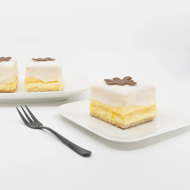 Petit four