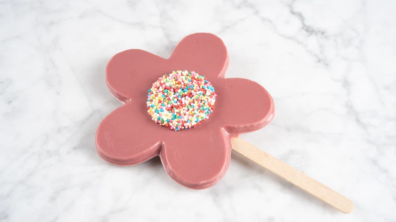 Bloemetje chocolade groot ruby op stokje