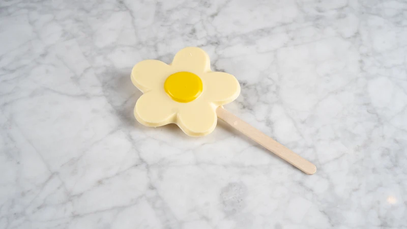 Bloemetje klein wit op stokje