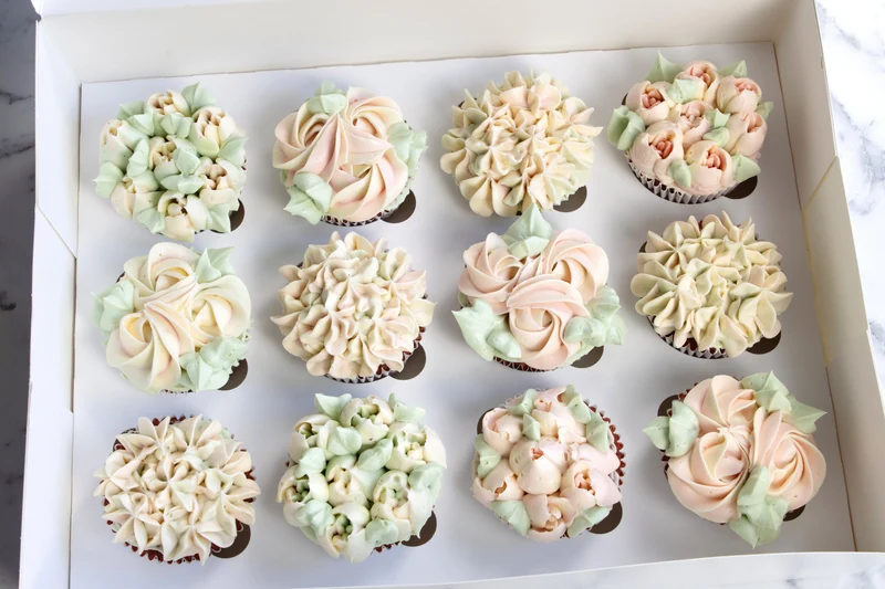 Bloemen cupcakes (12 stuks)
