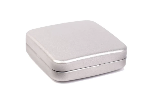 DSQ 65.23 Square Tin Box – Discreet metalen condoomdoosje