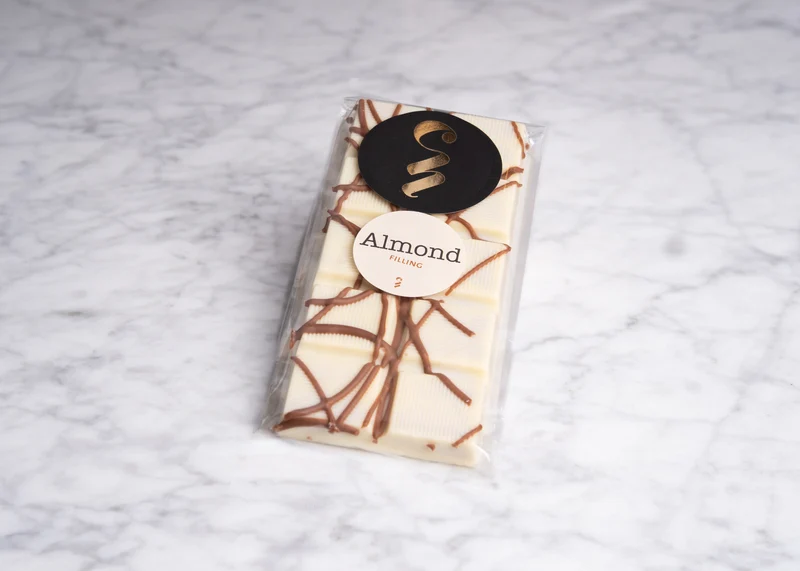 Gevulde chocoladereep: Amandel - witte chocolade
