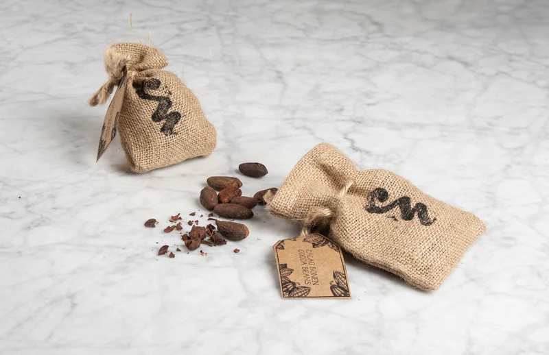 Cacaobonen jute zakje