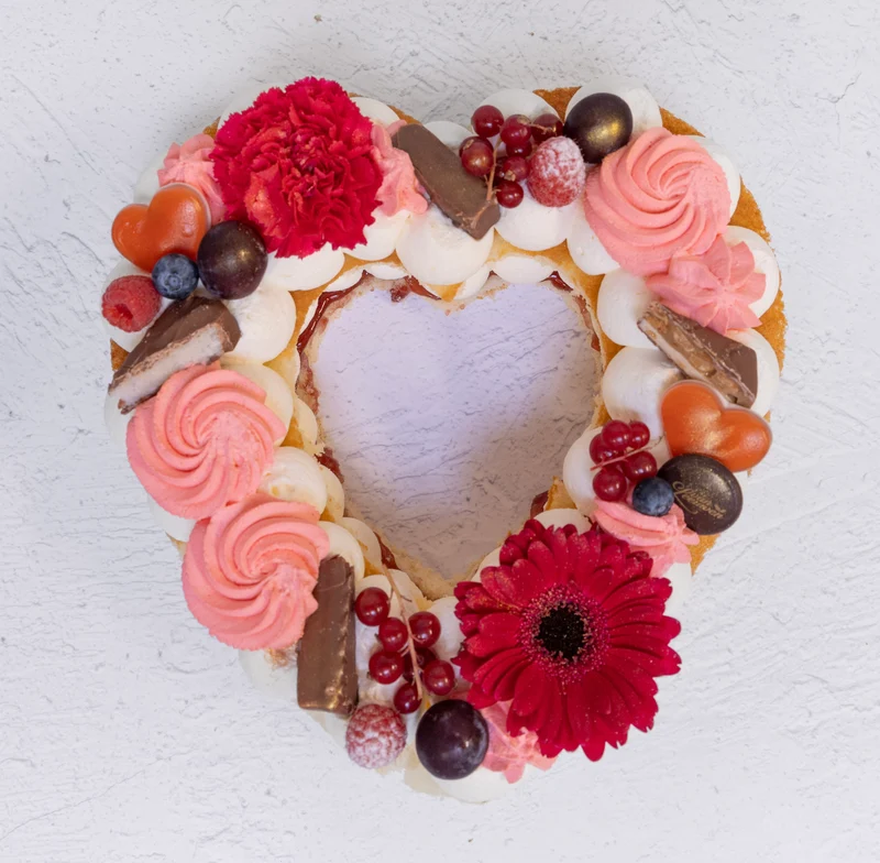 Hart taart met bloemen