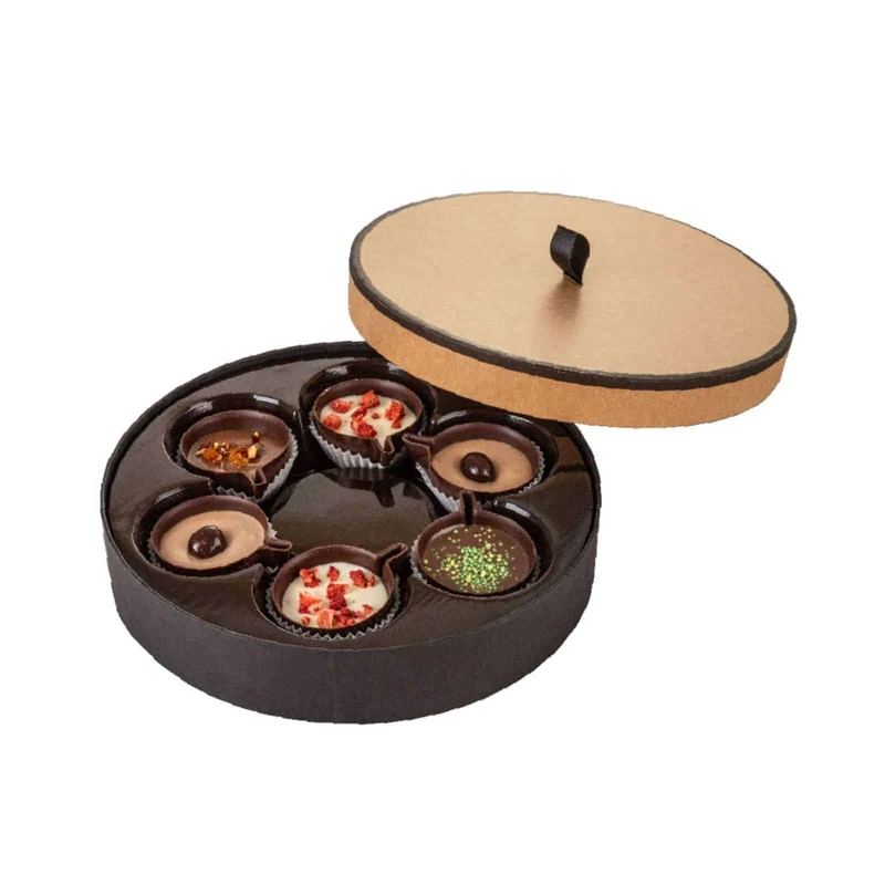 Pralines Grand Koffiekopjes – Luxe Chocoladecups in Herbruikbare Box