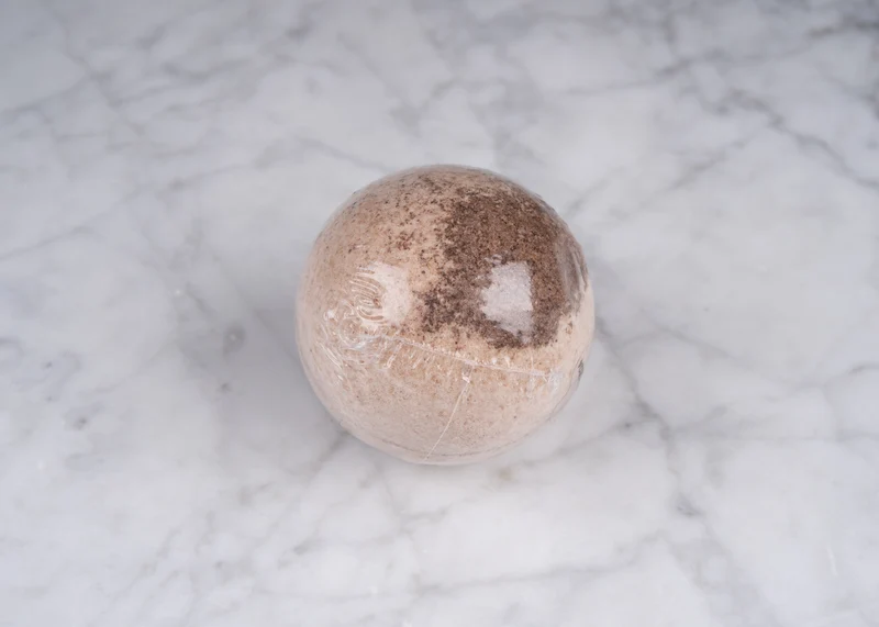 Bubbles: bruisbal - bath bomb